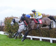 Horses racing at Sandown